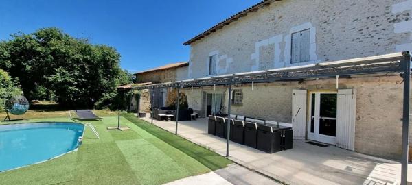 A vendre, propriété de caractère à l'OUEST de Périgueux (24000) à proximité de Neuvic (24190)