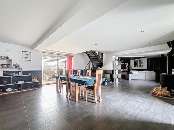 A vendre, propriété de caractère à l'OUEST de Périgueux (24000) à proximité de Neuvic (24190)