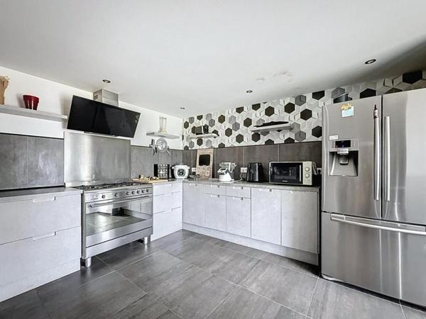 A vendre, propriété de caractère à l'OUEST de Périgueux (24000) à proximité de Neuvic (24190)