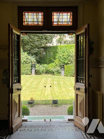 ROUEN - PROPRIETE DE PLUS DE 440m² AVEC JARDIN DE 1.000m² ET GARAGES