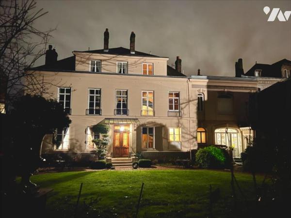 ROUEN - PROPRIETE DE PLUS DE 440m² AVEC JARDIN DE 1.000m² ET GARAGES