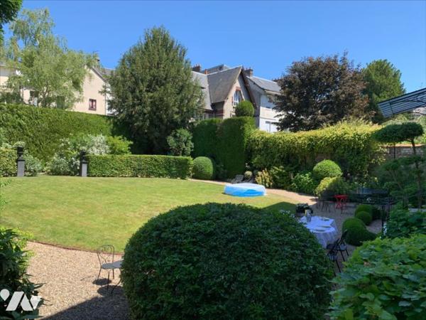 ROUEN - PROPRIETE DE PLUS DE 440m² AVEC JARDIN DE 1.000m² ET GARAGES