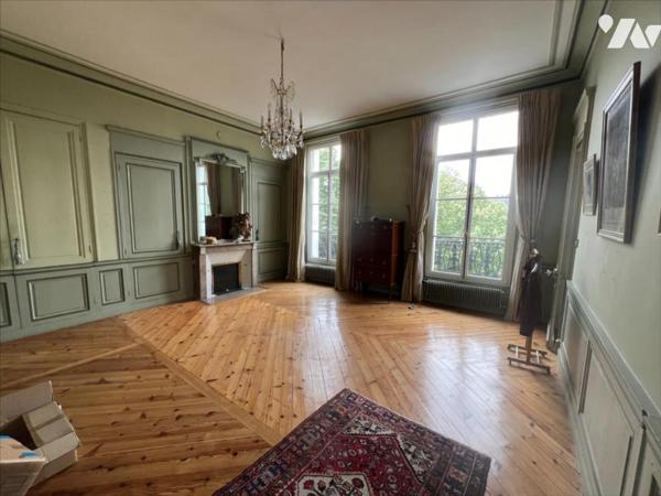 ROUEN - PROPRIETE DE PLUS DE 440m² AVEC JARDIN DE 1.000m² ET GARAGES