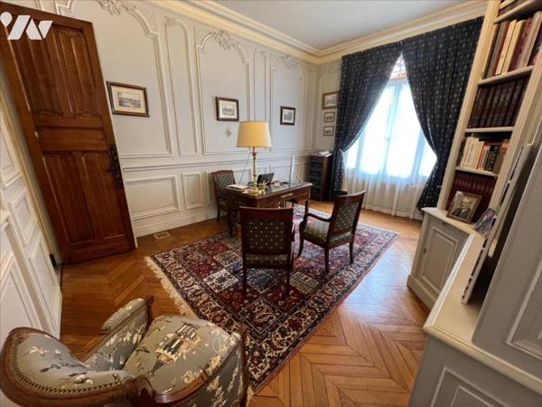 ROUEN - PROPRIETE DE PLUS DE 440m² AVEC JARDIN DE 1.000m² ET GARAGES