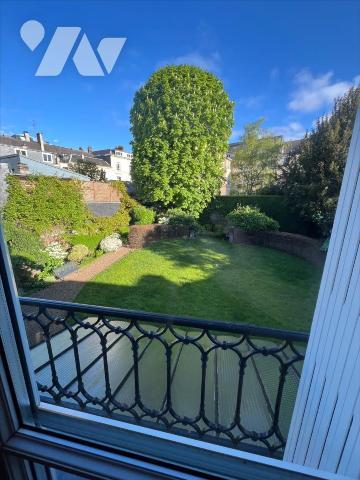 ROUEN - PROPRIETE DE PLUS DE 440m² AVEC JARDIN DE 1.000m² ET GARAGES