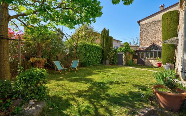 Maison à vendre    7 pièces •  Condrieu
