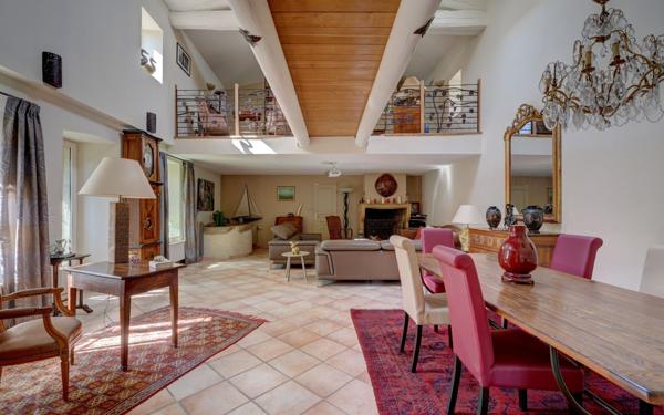 Maison à vendre    7 pièces •  Condrieu