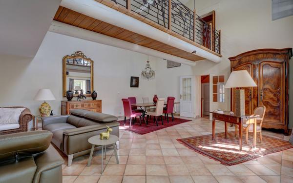 Maison à vendre    7 pièces •  Condrieu