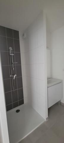 APPARTEMENT AVEC BALCON, CAVE, 2 PARKINGS
