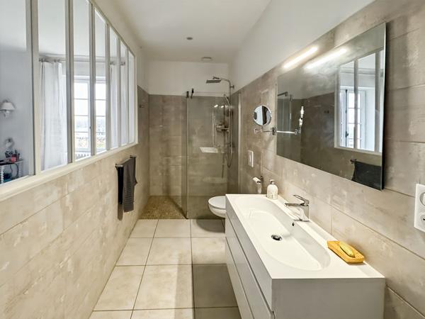 Magnifique Propriété en Pierre avec piscine, dépendances et Vue imprenable