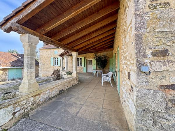 Magnifique Propriété en Pierre avec piscine, dépendances et Vue imprenable