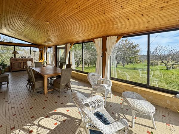 Magnifique Propriété en Pierre avec piscine, dépendances et Vue imprenable