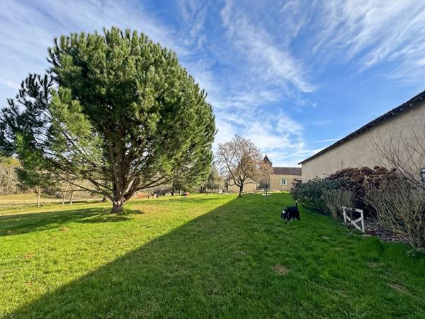 Magnifique Propriété en Pierre avec piscine, dépendances et Vue imprenable