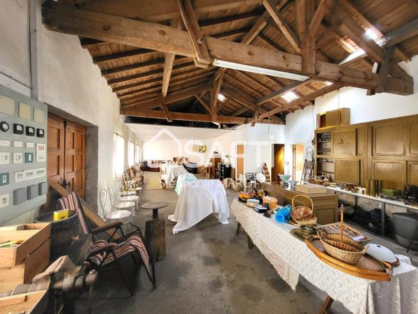 Maison de bourg avec garage et grand atelier