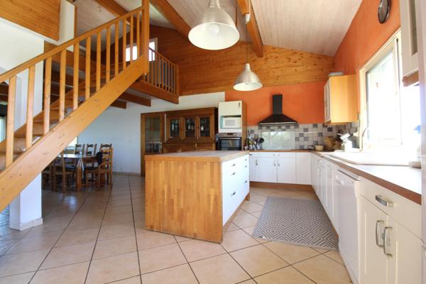 Saint-Victor-et-Melvieu (12400) MAISON TYPE 6 DE 142 M² AVEC TERRAIN DE 986 M²