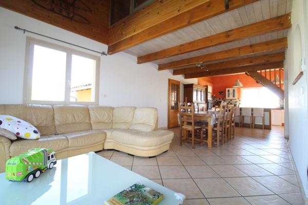 Saint-Victor-et-Melvieu (12400) MAISON TYPE 6 DE 142 M² AVEC TERRAIN DE 986 M²