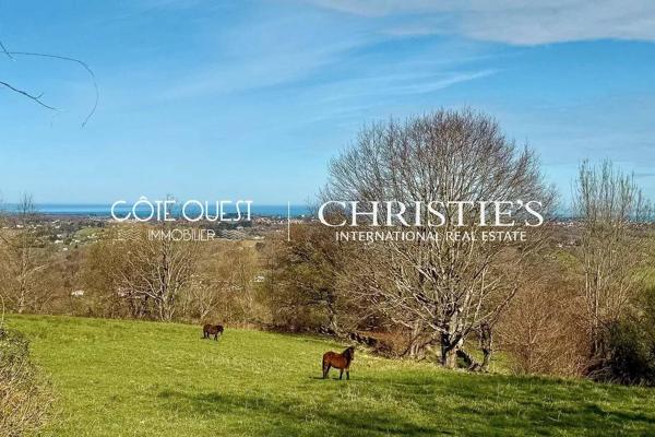 À vendre Ascain - Ferme avec vue panoramique au pied de la Rhune