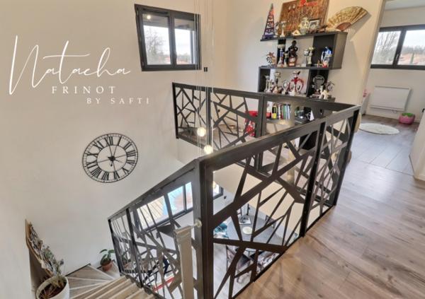 Maison familiale moderne, 4 chambres, jardin clos, dans un environnement paisible.