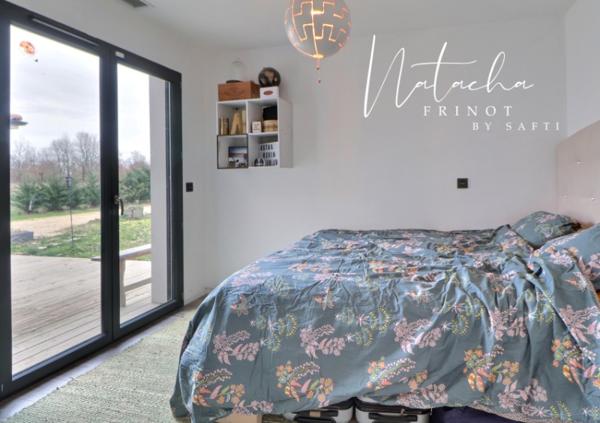 Maison familiale moderne, 4 chambres, jardin clos, dans un environnement paisible.