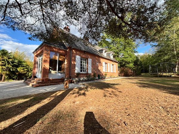 Propriété de charme avec maison d'amis, piscine et étang.