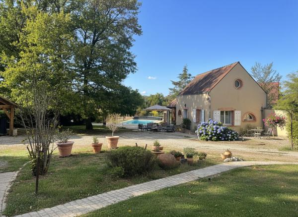 Propriété de charme avec maison d'amis, piscine et étang.