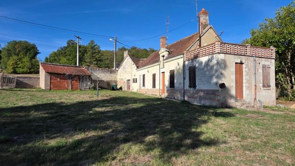 Maison de pays à fort potentiel au calme ! Terrain de 1 003 m² et dépendances