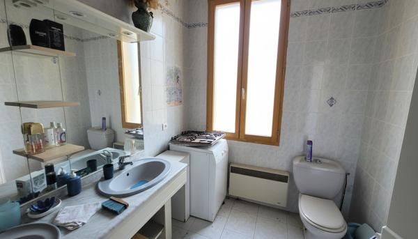 Maison de pays à fort potentiel au calme ! Terrain de 1 003 m² et dépendances