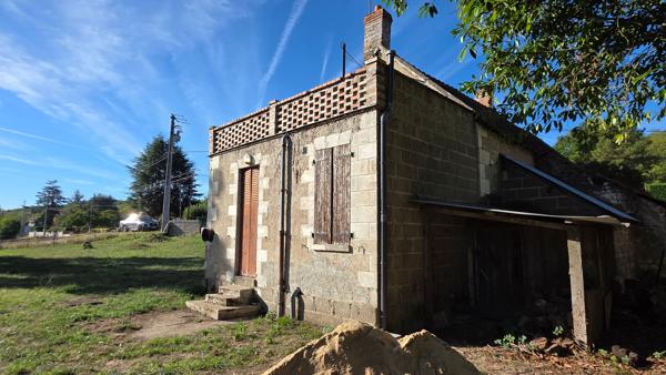 Maison de pays à fort potentiel au calme ! Terrain de 1 003 m² et dépendances