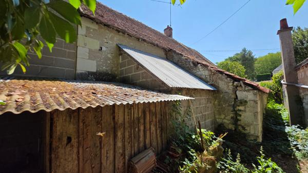 Maison de pays à fort potentiel au calme ! Terrain de 1 003 m² et dépendances