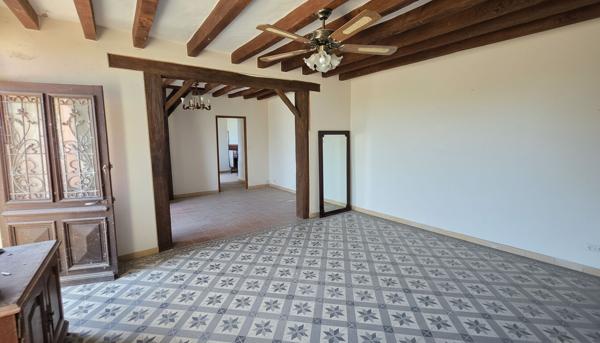 Maison de pays à fort potentiel au calme ! Terrain de 1 003 m² et dépendances