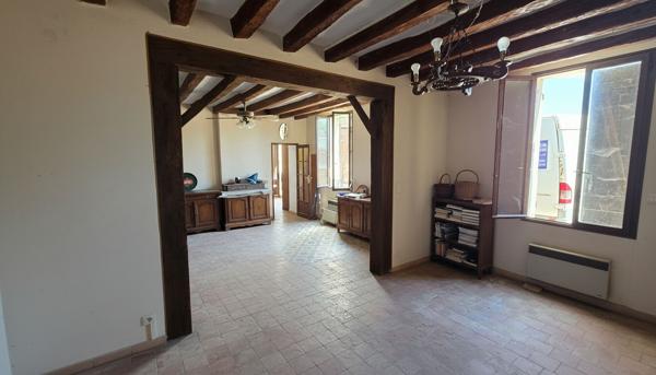 Maison de pays à fort potentiel au calme ! Terrain de 1 003 m² et dépendances