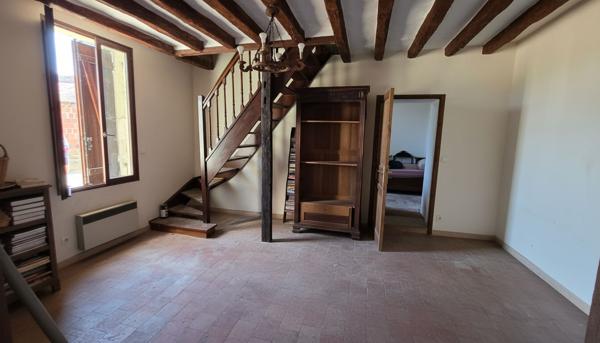 Maison de pays à fort potentiel au calme ! Terrain de 1 003 m² et dépendances
