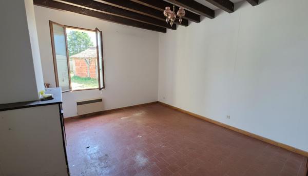 Maison de pays à fort potentiel au calme ! Terrain de 1 003 m² et dépendances