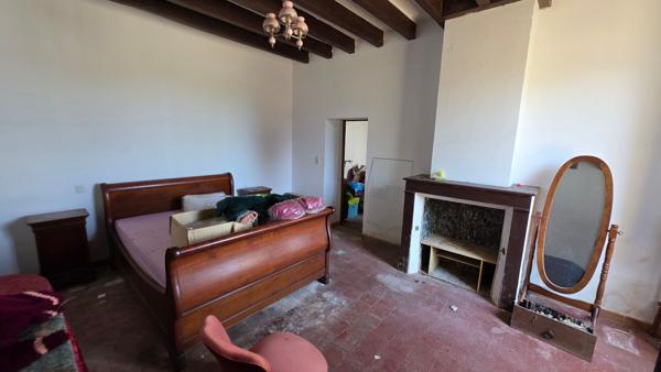 Maison de pays à fort potentiel au calme ! Terrain de 1 003 m² et dépendances