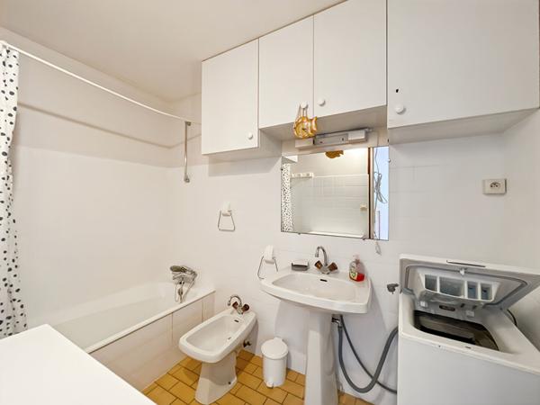 T2 avec parking et cave proche mer