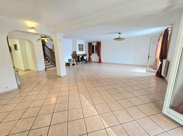 Marseille (13012) Maison MONTOLIVET HAUT 200m2, 6 CHAMBRES, PISCINE