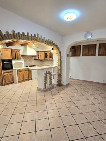 Marseille (13012) Maison MONTOLIVET HAUT 200m2, 6 CHAMBRES, PISCINE