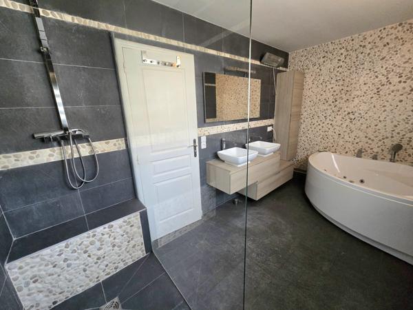 Marseille (13012) Maison MONTOLIVET HAUT 200m2, 6 CHAMBRES, PISCINE