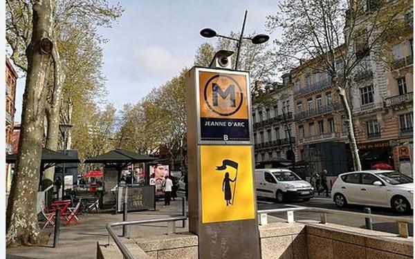 Immeuble à vendre    11 pièces • 560,18 m2 Toulouse