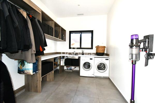 SAINT FELIU D'AVALL Maison récent 4 faces, 5 pièces avec garage sur 900m² de parcelle