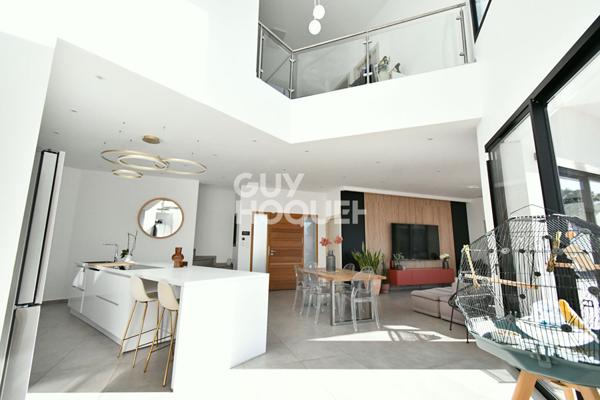 SAINT FELIU D'AVALL Maison récent 4 faces, 5 pièces avec garage sur 900m² de parcelle