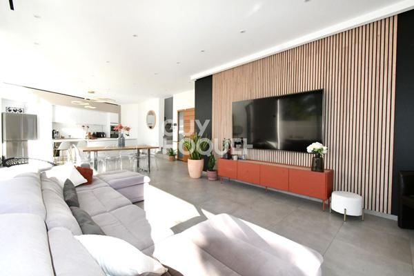 SAINT FELIU D'AVALL Maison récent 4 faces, 5 pièces avec garage sur 900m² de parcelle