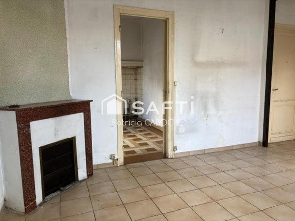 Parcelle 300 m2, maison de plain pied de 70 m2 avec grand garage à rénover