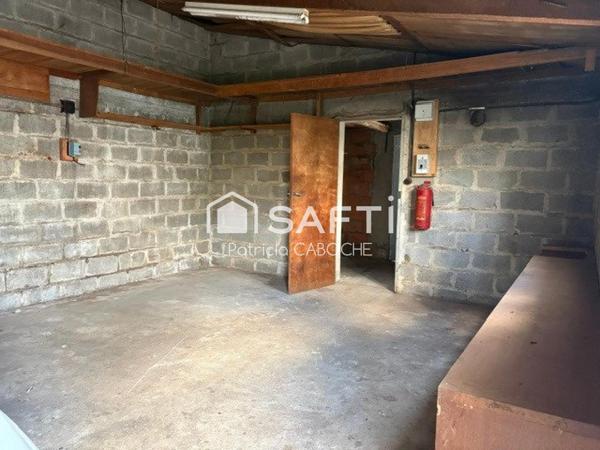 Parcelle 300 m2, maison de plain pied de 70 m2 avec grand garage à rénover
