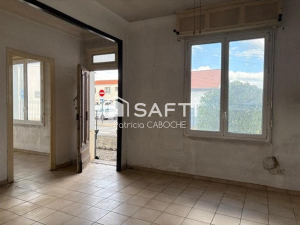 Parcelle 300 m2, maison de plain pied de 70 m2 avec grand garage à rénover