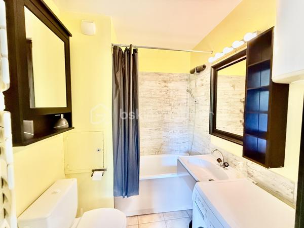 À VENDRE STUDIO 18 M² AVEC TERRASSE - GREOUX LES BAINS - PRIX 67 500€

🏡 Studio idéal investissement locatif à Gréoux-les-Bains – 04800 🌿✨

Situé au cœur de la célèbre station thermale de Gréoux-les-Bains, à proximité de ITER et Cadarache, découvrez ce charmant studio de 18 m² offrant un excellent potentiel locatif 📈

✅ Vendu meublé 🛋️
✅ Location à l’année ou en courte durée
✅ Très bon rendement locatif
✅ Faibles charges de copropriété
✅ Résidence calme et conviviale

Le studio se compose de :
🛁 Une salle de bain avec baignoire
☀️ Une agréable terrasse
🌿 Un petit jardin
🌳 Parc et espaces verts en parties communes

📍 Emplacement stratégique dans un village dynamique et recherché, connu pour ses cures thermales et sa proximité avec les grands pôles d’activité.

💡 Idéal pour un investissement rentable, une résidence secondaire ou un pied-à-terre au soleil !

📞 À visiter sans tarder
      MAGNAN AMANDINE
      BSK immobilier
      06 79 99 89 89