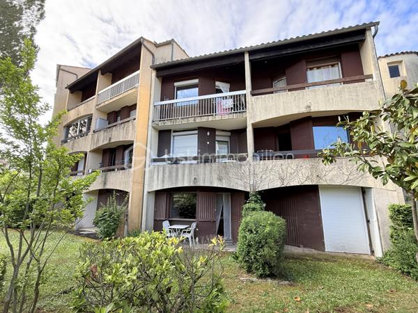 À VENDRE STUDIO 18 M² AVEC TERRASSE - GREOUX LES BAINS - PRIX 67 500€

🏡 Studio idéal investissement locatif à Gréoux-les-Bains – 04800 🌿✨

Situé au cœur de la célèbre station thermale de Gréoux-les-Bains, à proximité de ITER et Cadarache, découvrez ce charmant studio de 18 m² offrant un excellent potentiel locatif 📈

✅ Vendu meublé 🛋️
✅ Location à l’année ou en courte durée
✅ Très bon rendement locatif
✅ Faibles charges de copropriété
✅ Résidence calme et conviviale

Le studio se compose de :
🛁 Une salle de bain avec baignoire
☀️ Une agréable terrasse
🌿 Un petit jardin
🌳 Parc et espaces verts en parties communes

📍 Emplacement stratégique dans un village dynamique et recherché, connu pour ses cures thermales et sa proximité avec les grands pôles d’activité.

💡 Idéal pour un investissement rentable, une résidence secondaire ou un pied-à-terre au soleil !

📞 À visiter sans tarder
      MAGNAN AMANDINE
      BSK immobilier
      06 79 99 89 89