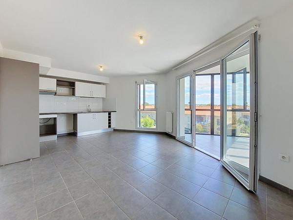 A VENDRE - TOULOUSE entre Lalande et Aucamville - Appartement T3 57m² et deux places de parking en sous-sol