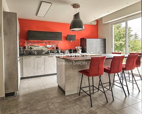 Maison à CHOLET, 49300 - 10 pièces 215m²