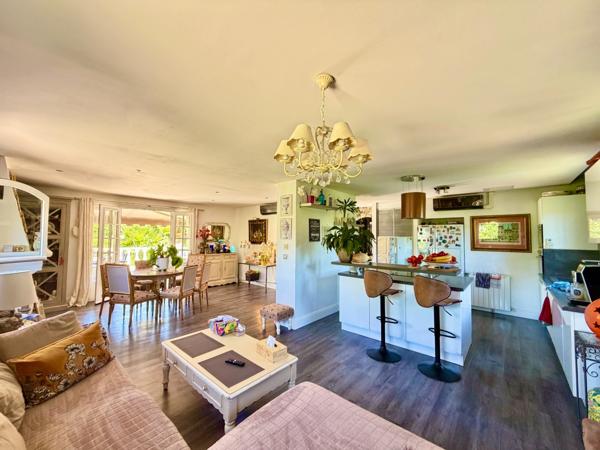 PEYMEINADE – Maison de 189 m² avec appartement indépendant, piscine, garage et terrain paysager de 1 290 m²(06)